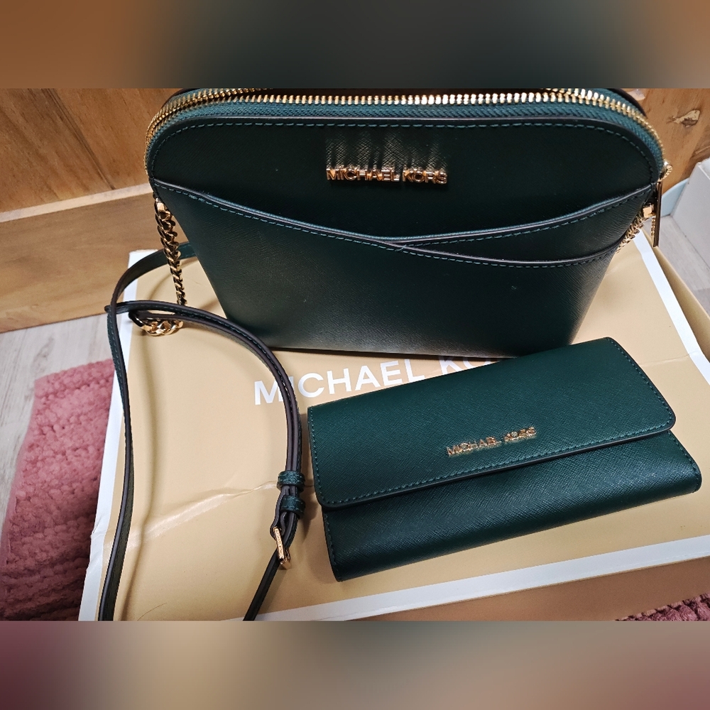 NEW Michael Kors Green Crossbody purse with wallet